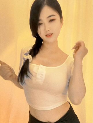 CC胡椒透明装舞蹈动态，创新风格为何备受关注？ - 小桃涩涩-小桃涩涩