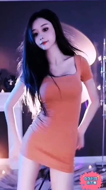 CC小燃燃至尊版喊主人，万元订制舞蹈背后的秘密 - 小桃涩涩-小桃涩涩